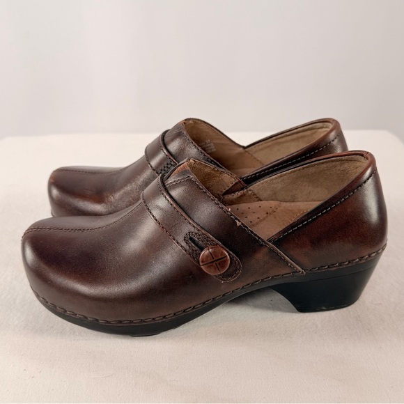 Dansko Solstice Leather Button Strap Slip On Clog Shoe in Brown Size 7 or 37 - Picture 2 of 7